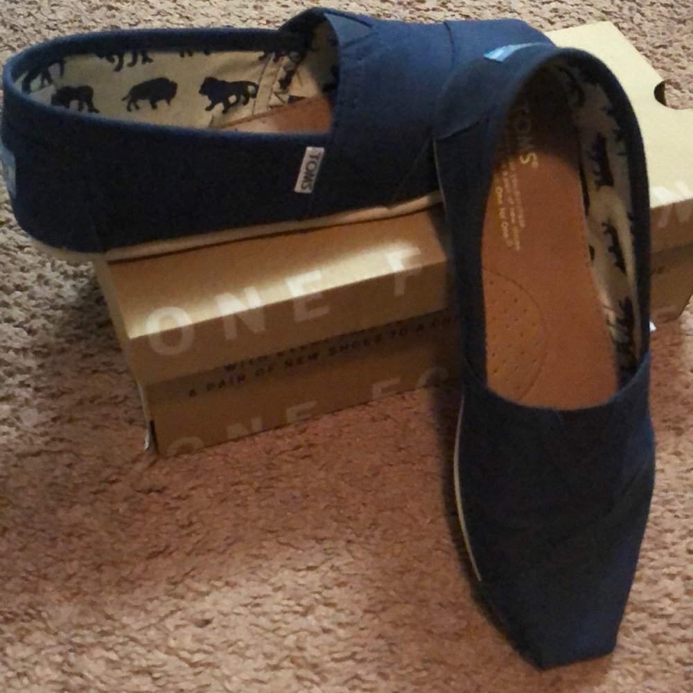 Toms Shoes